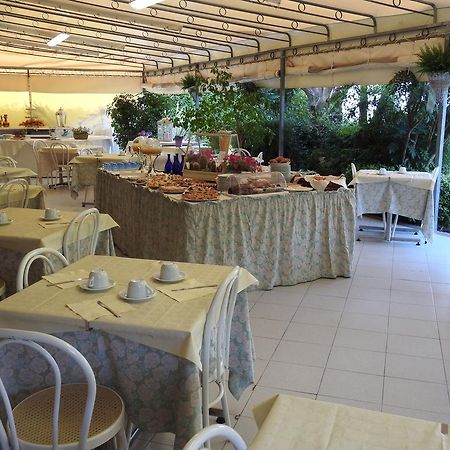 Grappolo D'Oro Hotel Pietrasanta Buitenkant foto