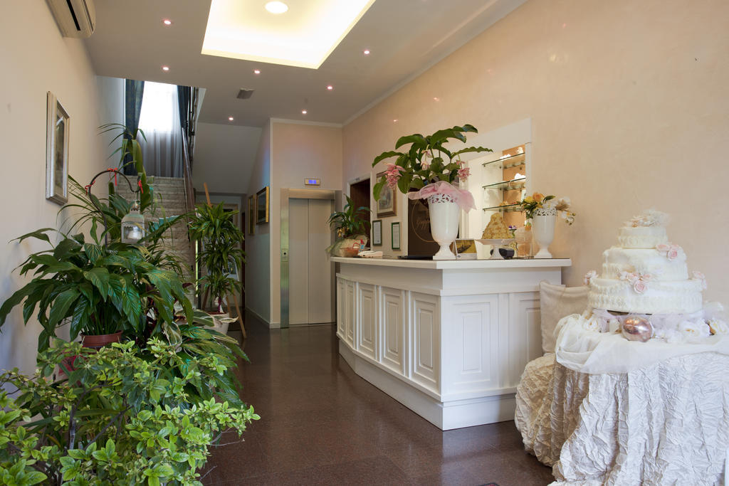 Grappolo D'Oro Hotel Pietrasanta Buitenkant foto