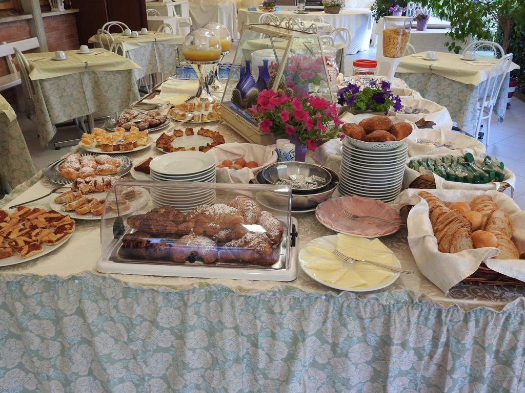 Grappolo D'Oro Hotel Pietrasanta Buitenkant foto